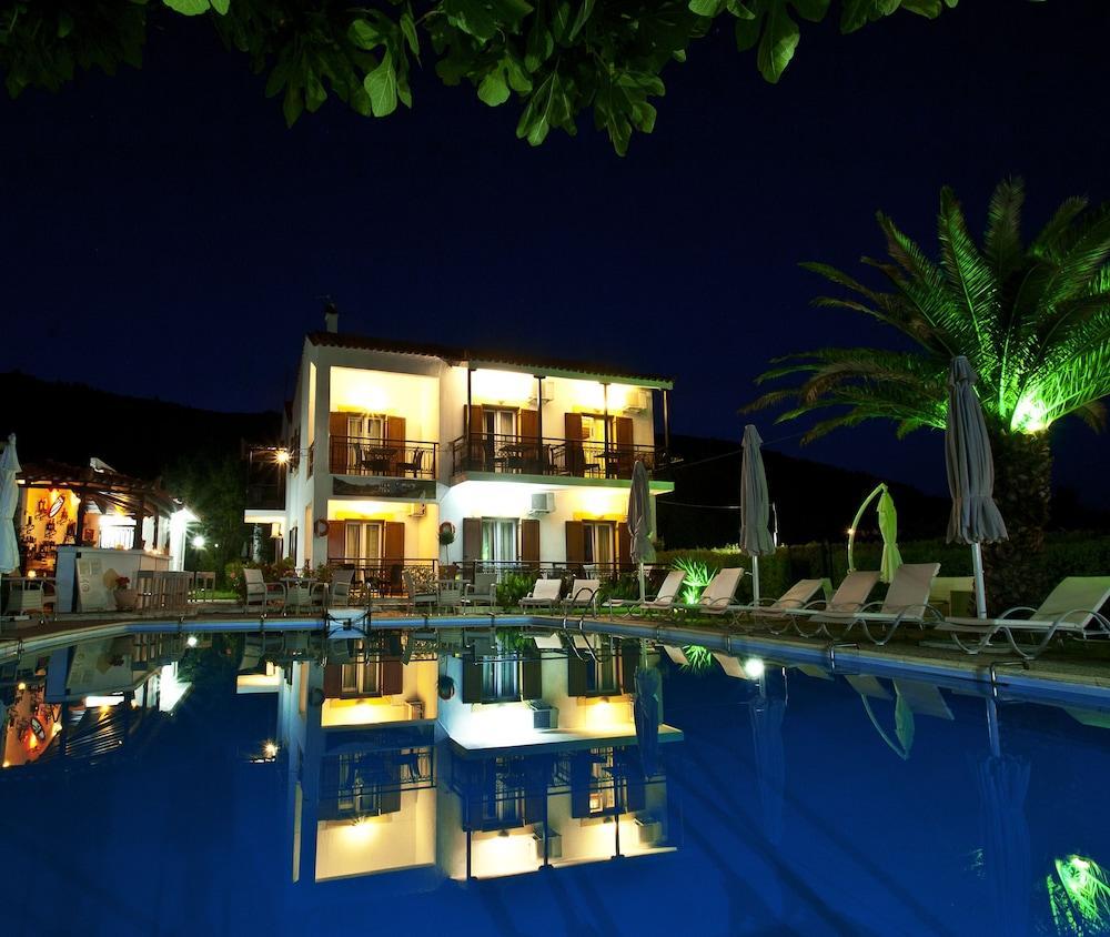 Pegasus Apartments Stafylos Buitenkant foto