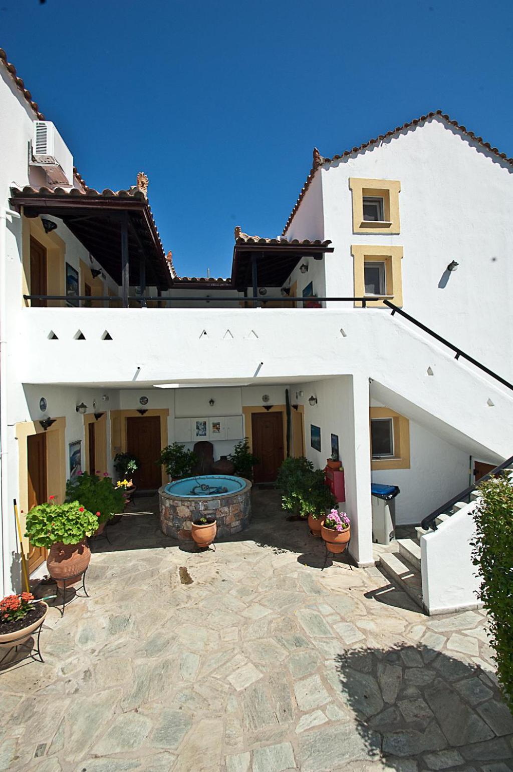 Pegasus Apartments Stafylos Buitenkant foto