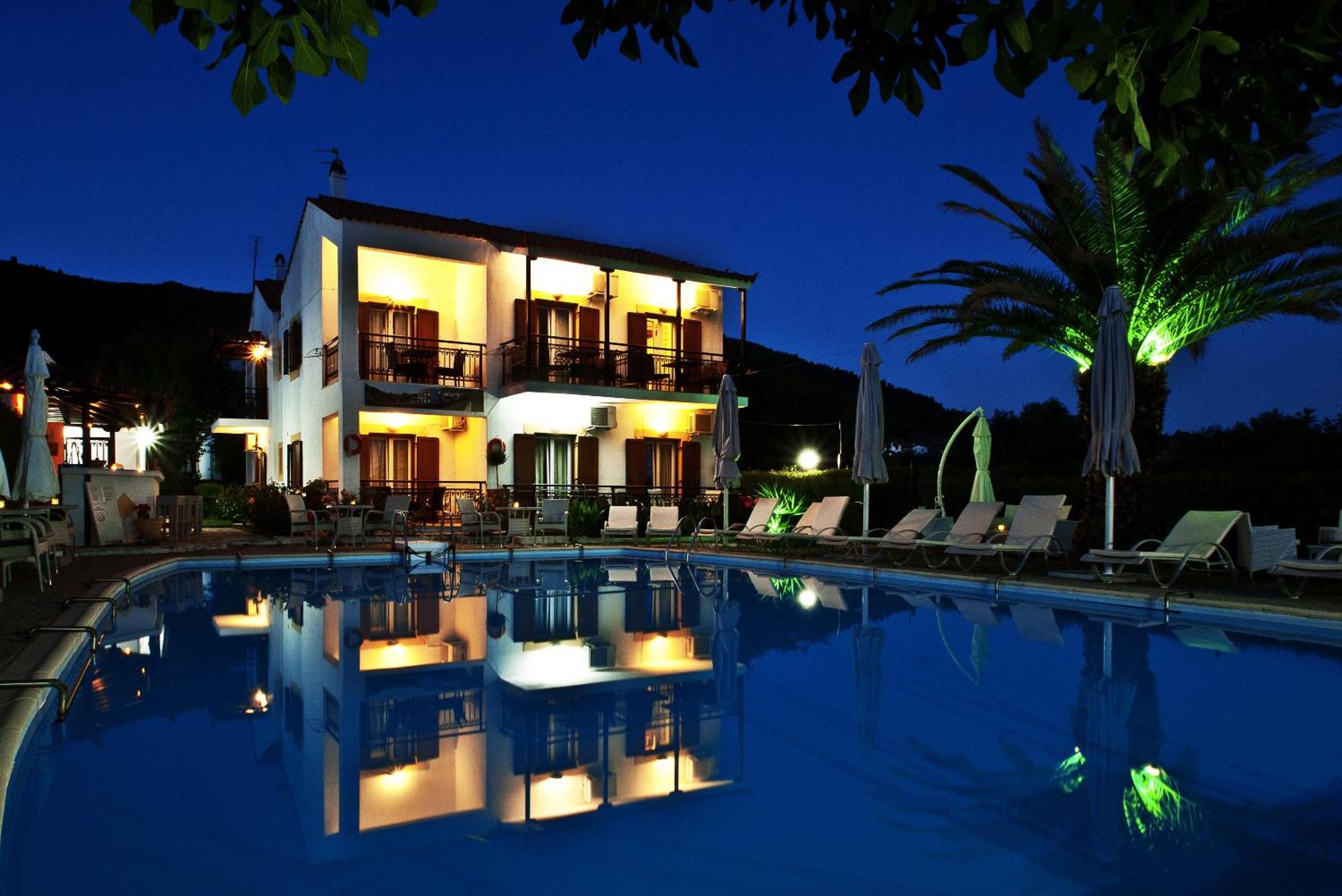 Pegasus Apartments Stafylos Buitenkant foto