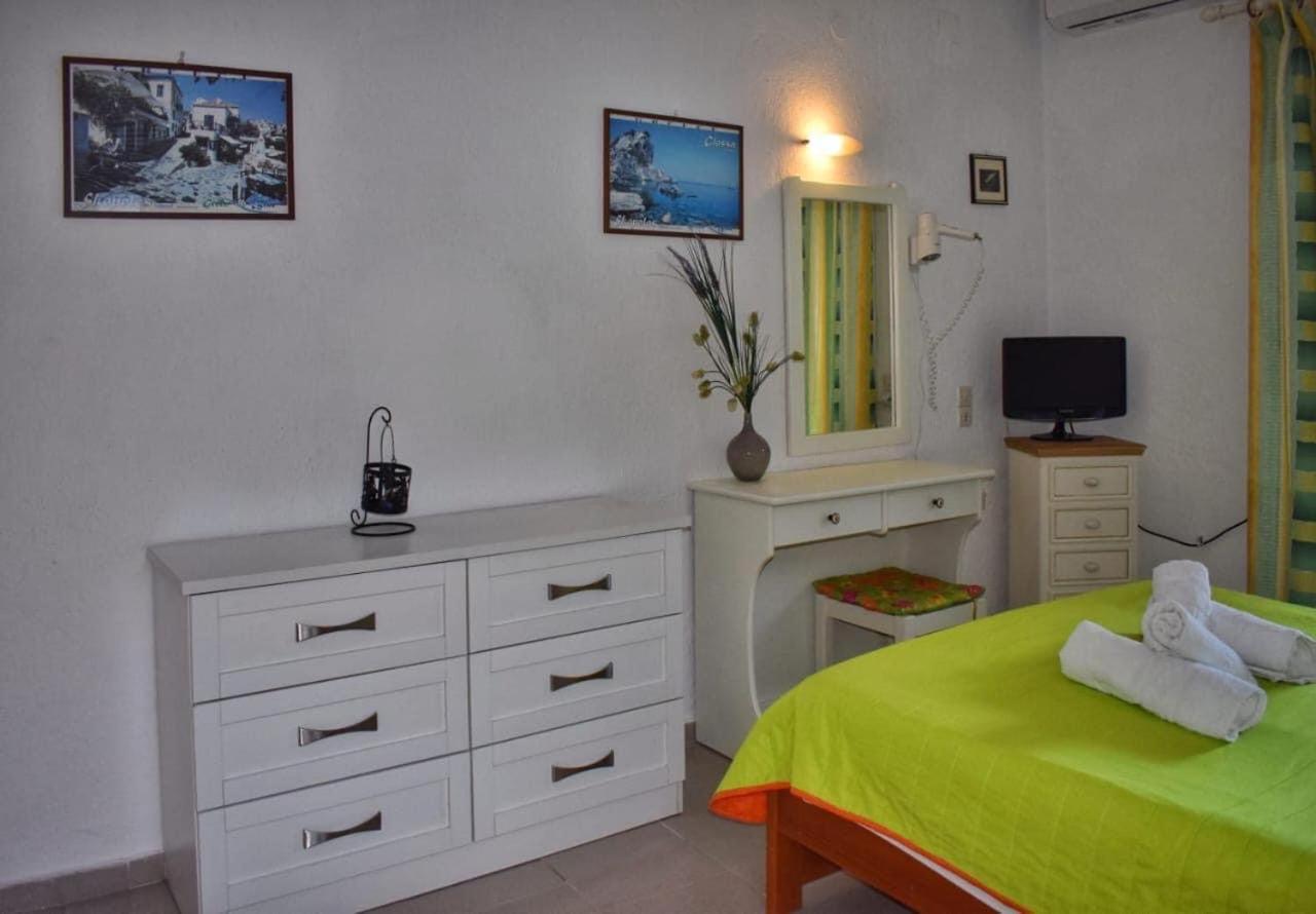 Pegasus Apartments Stafylos Buitenkant foto