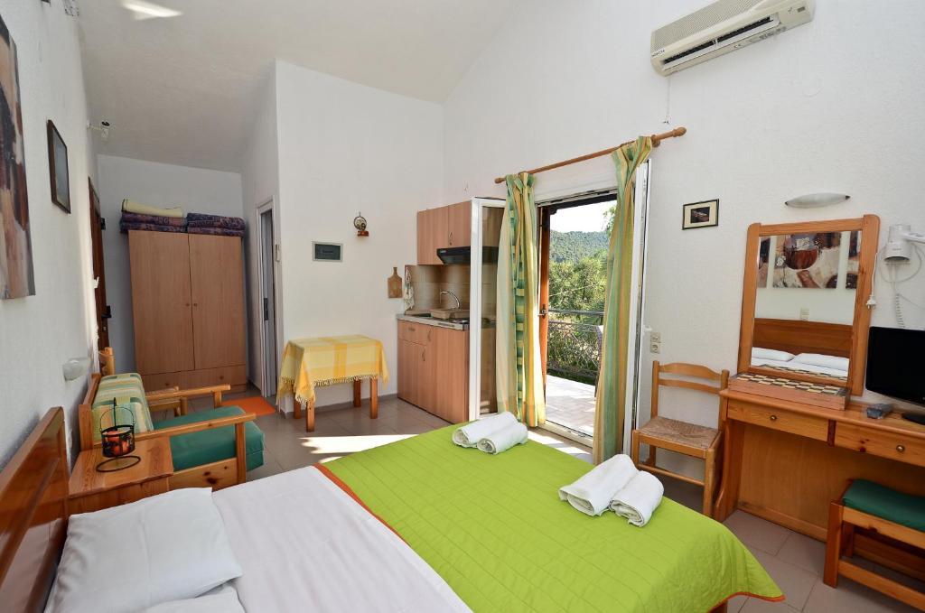 Pegasus Apartments Stafylos Buitenkant foto